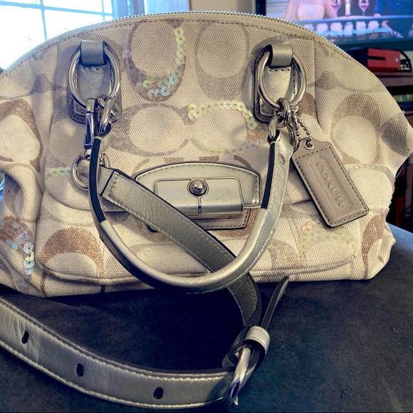 Beautiful Rare Original Coach Purse in excellent almost new...